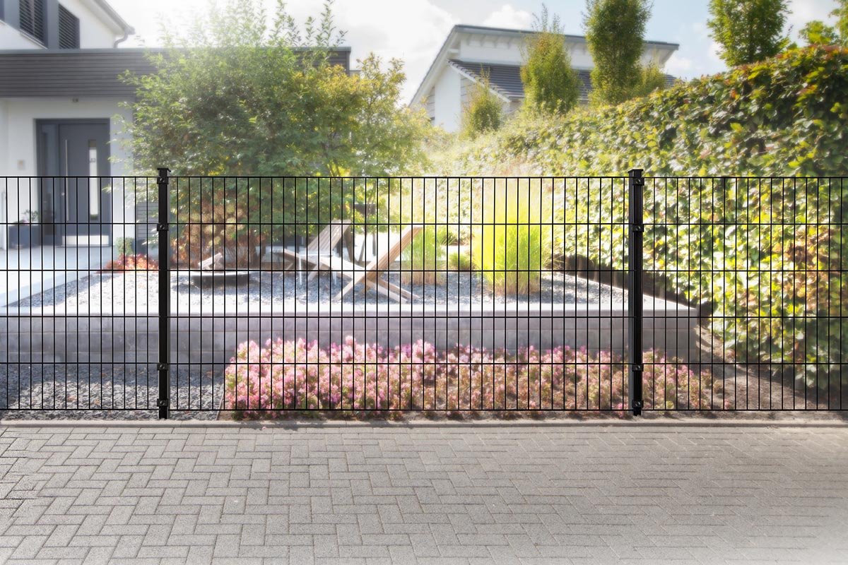 Preview: Steel mesh fence 5/4/5 with posts model BLACKY example 1