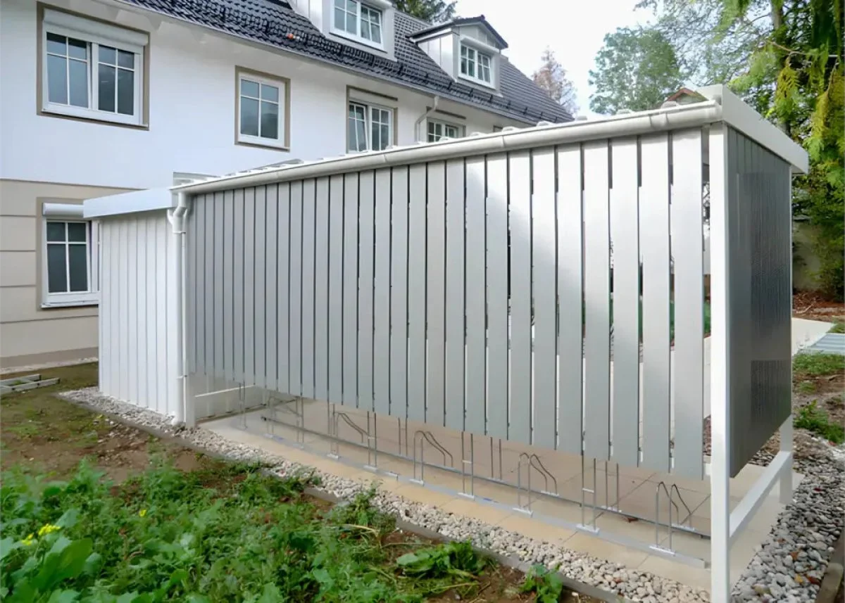 Fahrradüberdachung "Tia" mit Stahlpaneelen und Regenrinne
