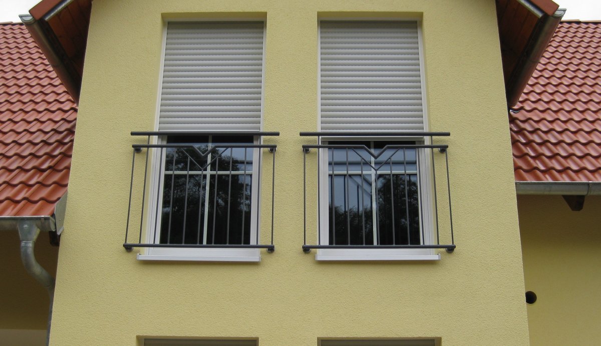 French balcony Paris - powder coated - wall mounted in front - customer
