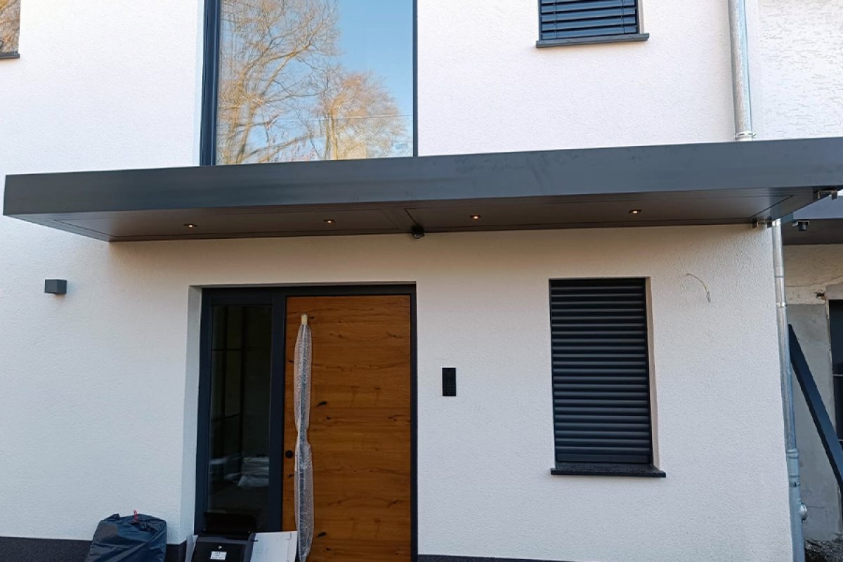 Preview: Vordach Platin auf Tragwerk Kundenfoto ohne Seitenteil