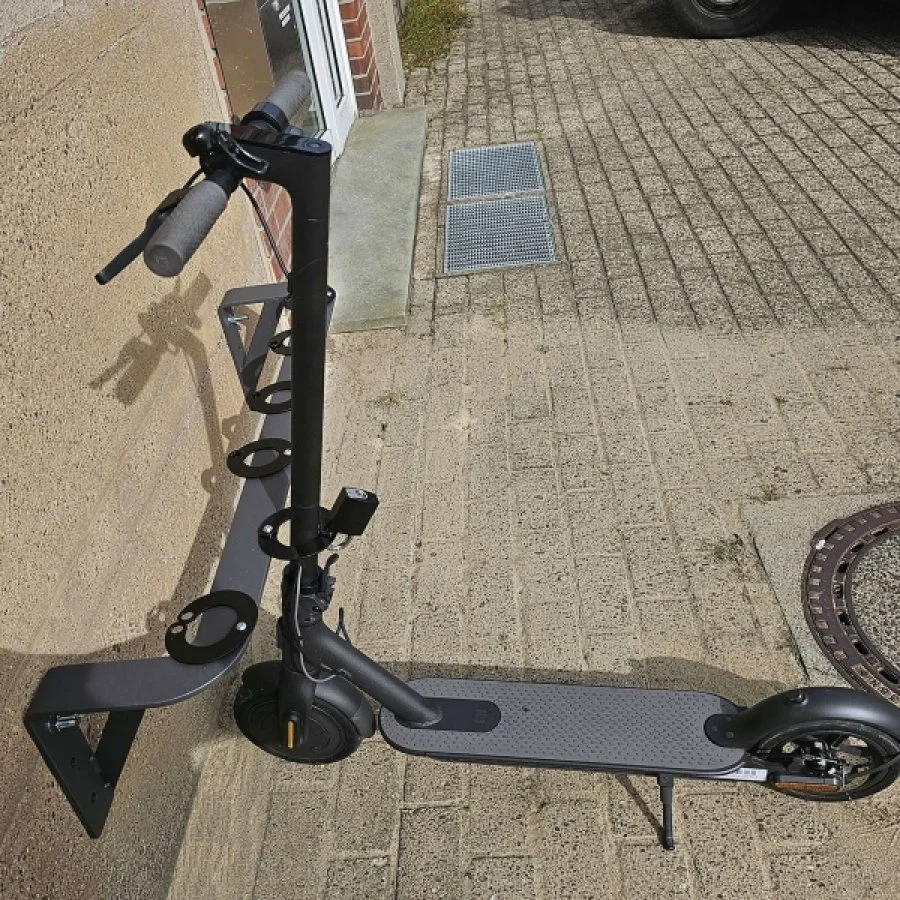 Scooter Park Station Wandmontage DB703 - Beispiel 3