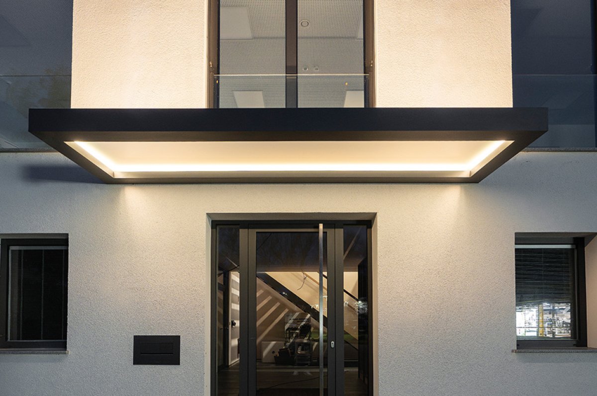 Preview: Vordach Platin ohne Seitenteil mit Beleuchtung