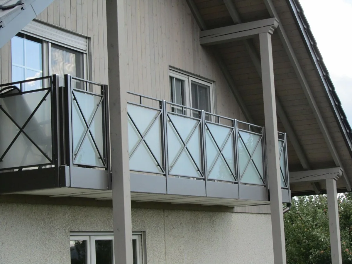 Balcony railing with cross