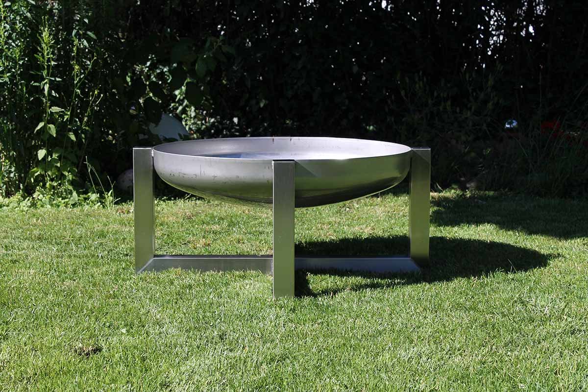 Stainless steel fire bowl round with four legs