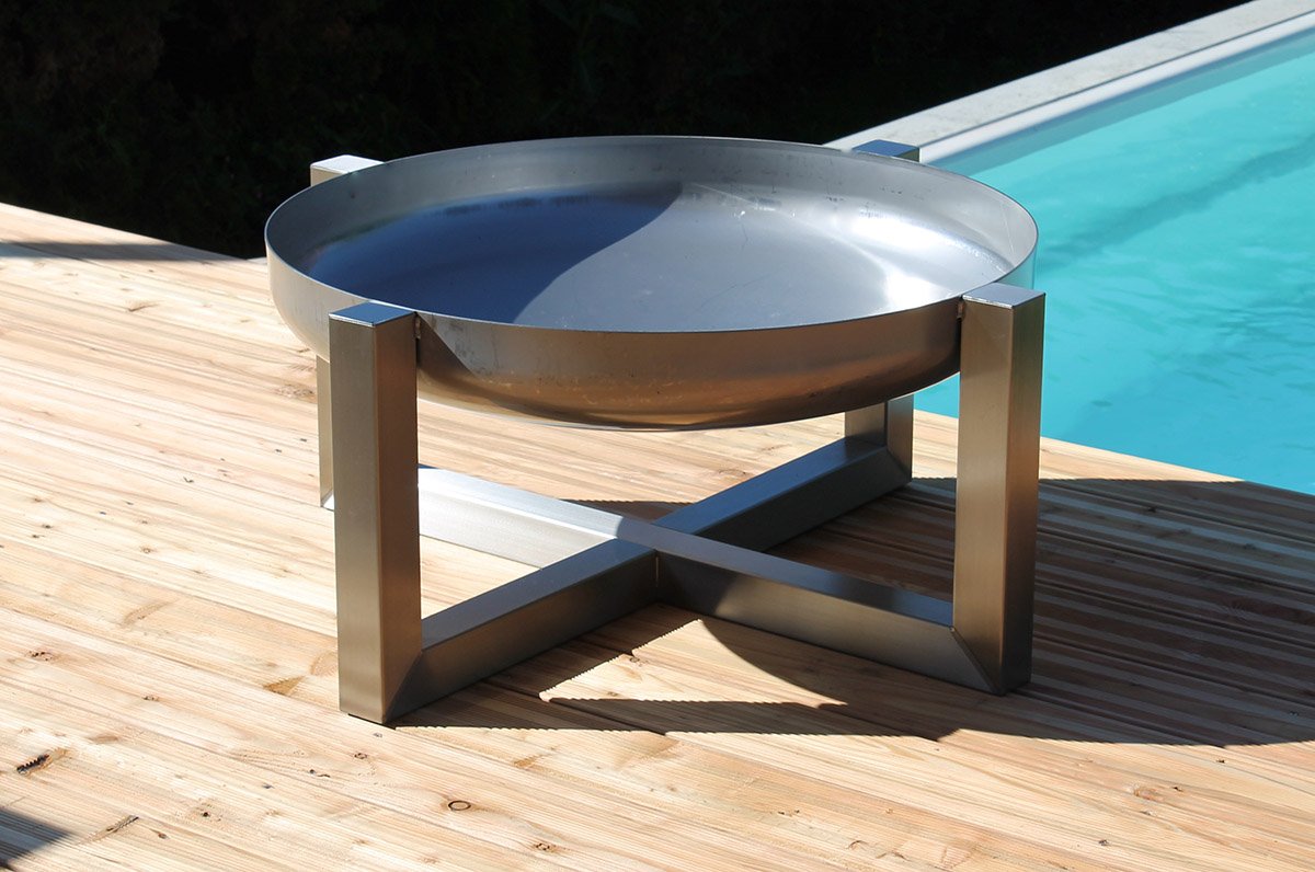 Stainless steel fire bowl round with four legs size XL