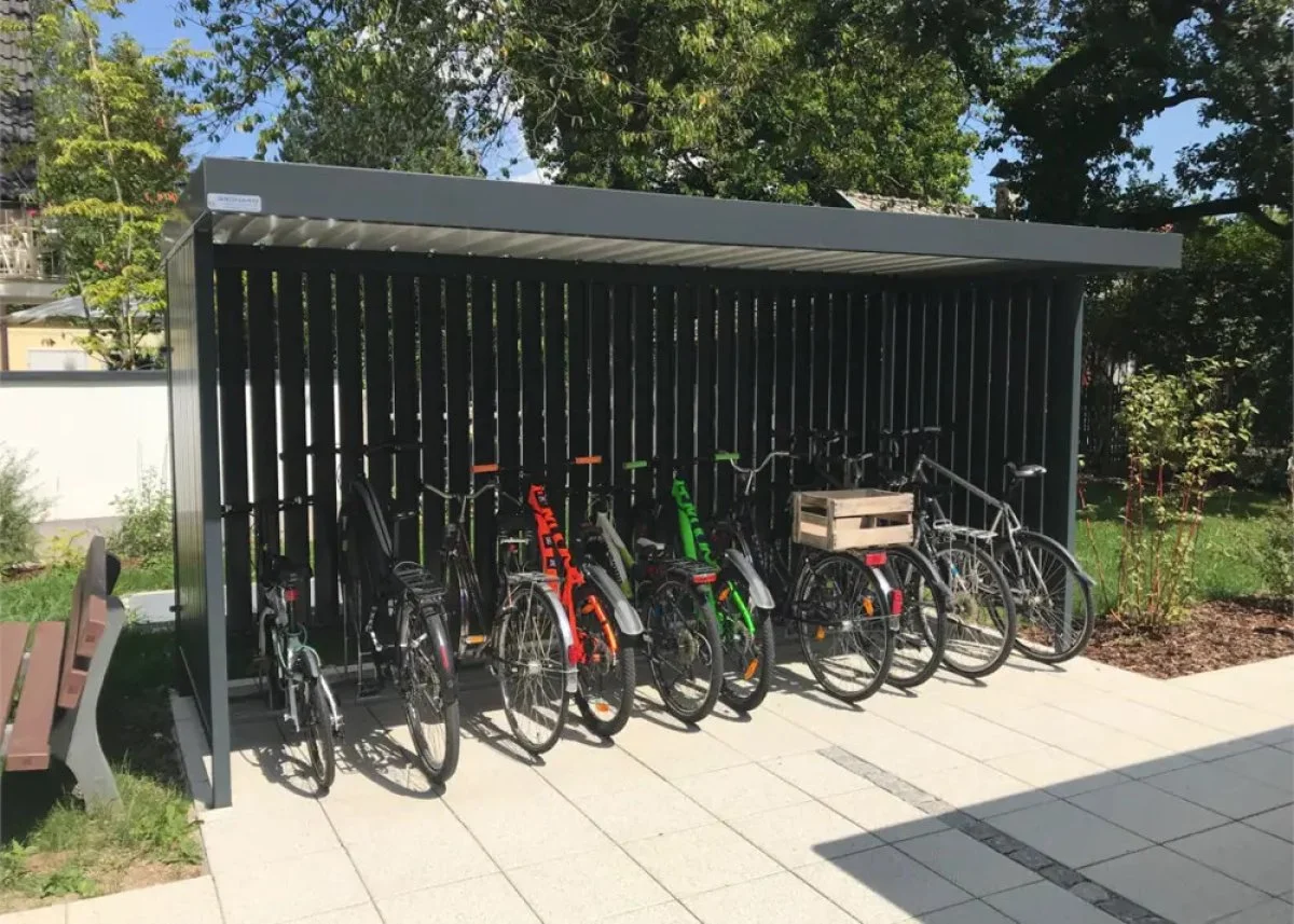 Fahrradüberdachung "Tia" mit Stahlpaneelen Fahrradüberdachung "Tia" mit Stahlpaneelen