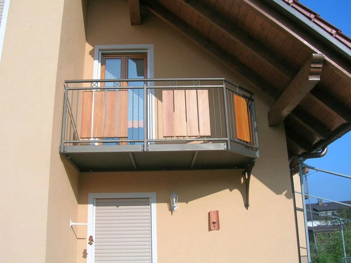 Balcony self-supporting