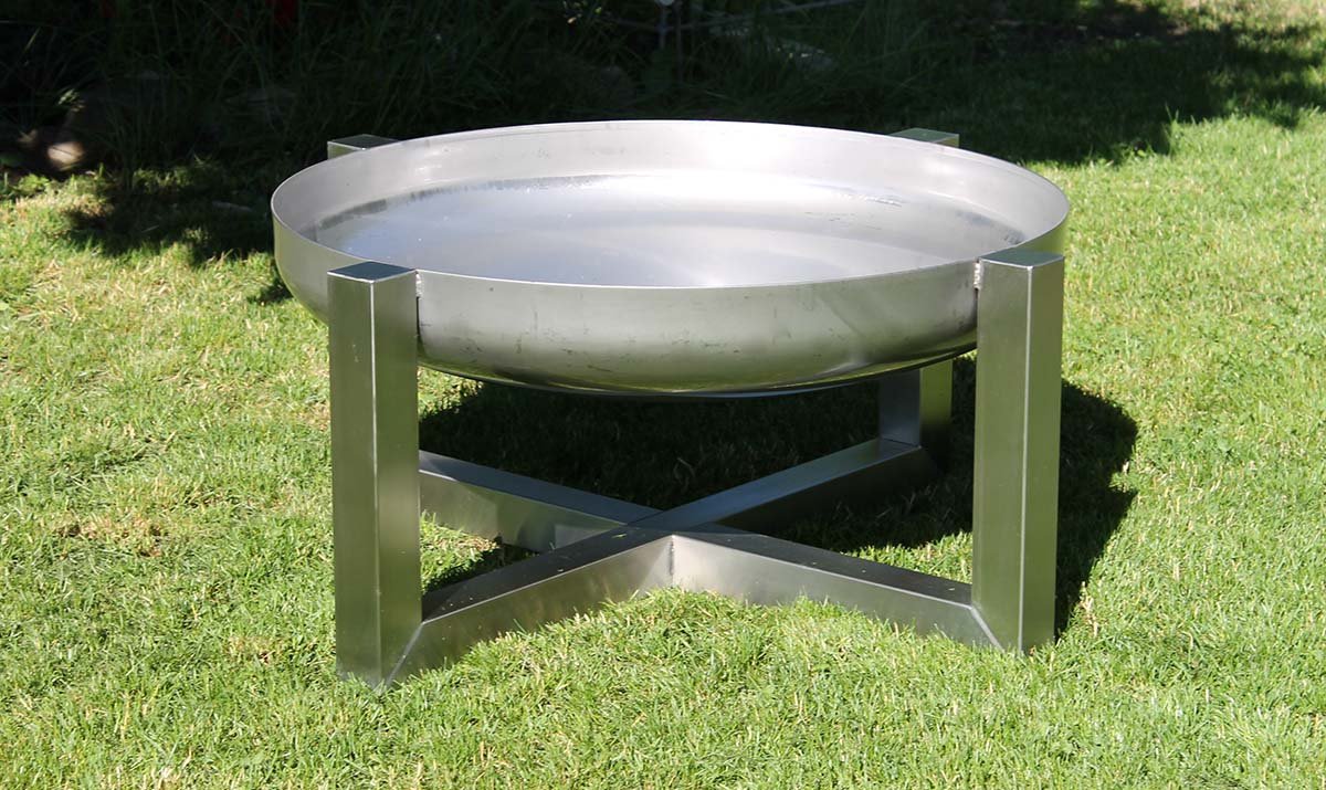 Stainless steel fire bowl round with four legs size L